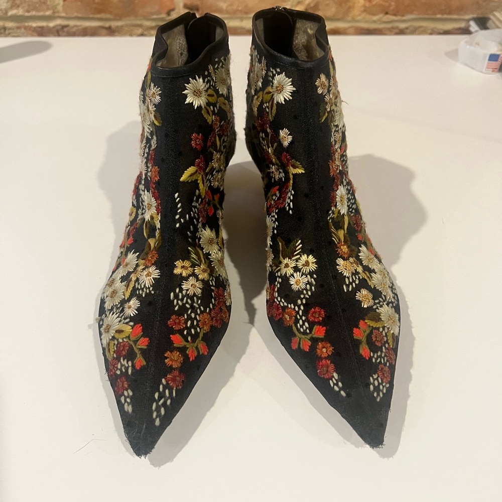 RARE Dior floral embroidered boots!